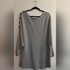 Vince Camuto 1x ribbed gray dolman sweater with button detail on left shoulder